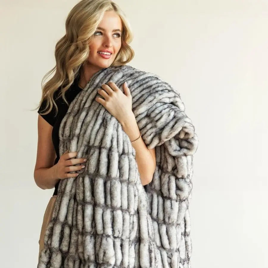 Hugs Obsidian Blanket -Unique Stretchy Black-Tipped Faux Fur Design Hugs Obsidian Blanket -Unique Stretchy Black-Tipped Faux Fur Design
