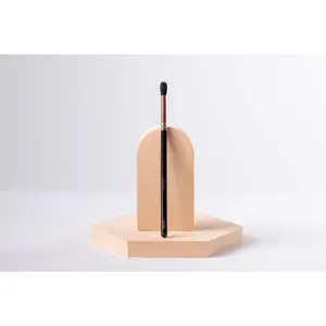 No. RD654- Small Blending Eye Brush