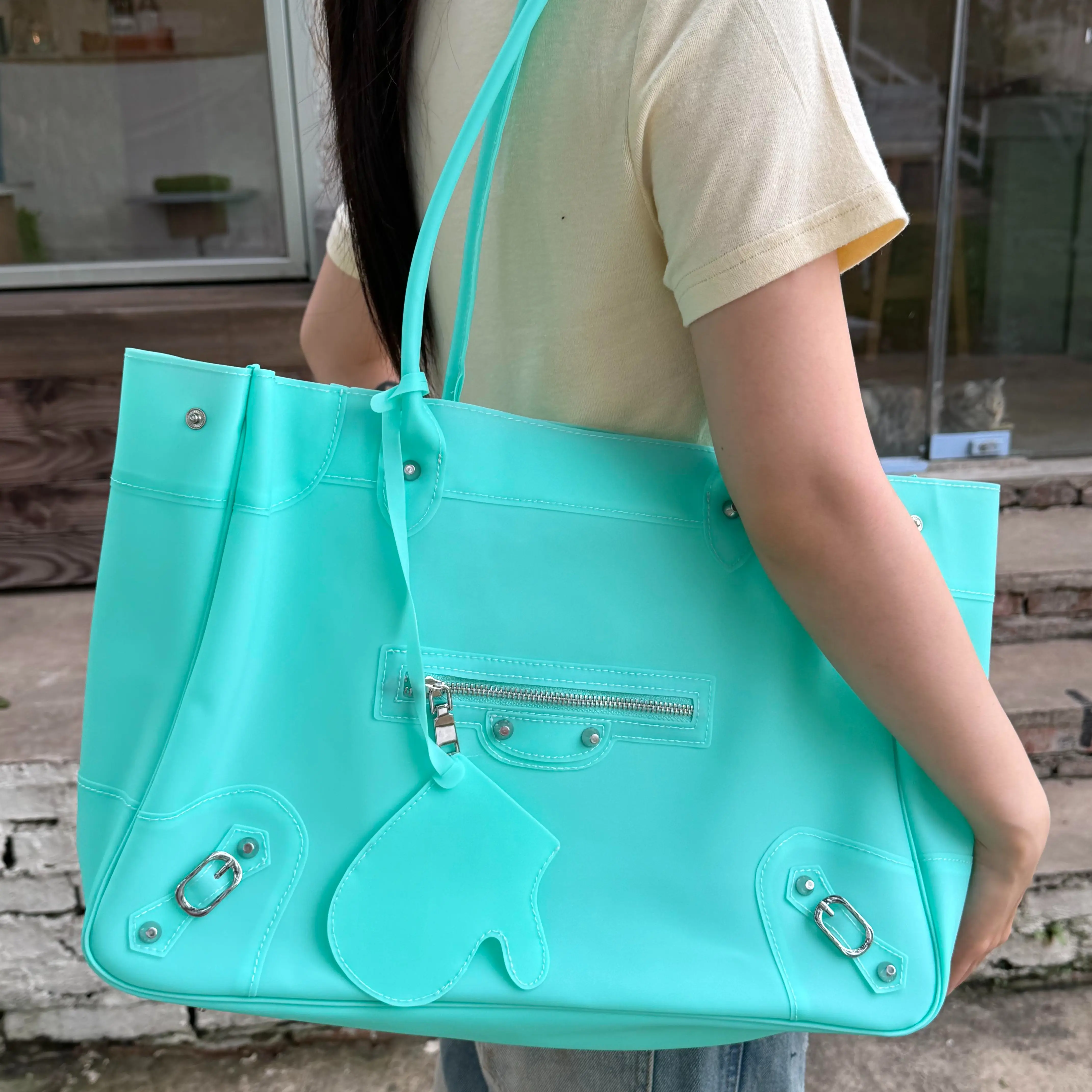 New Handmade-Style Opaque PVC Jelly Tote Bag for Women, Large Capacity Retro Studded Shoulder Handbag with Zip Pocket and Detachable Charm, Everyday Work Travel Bag