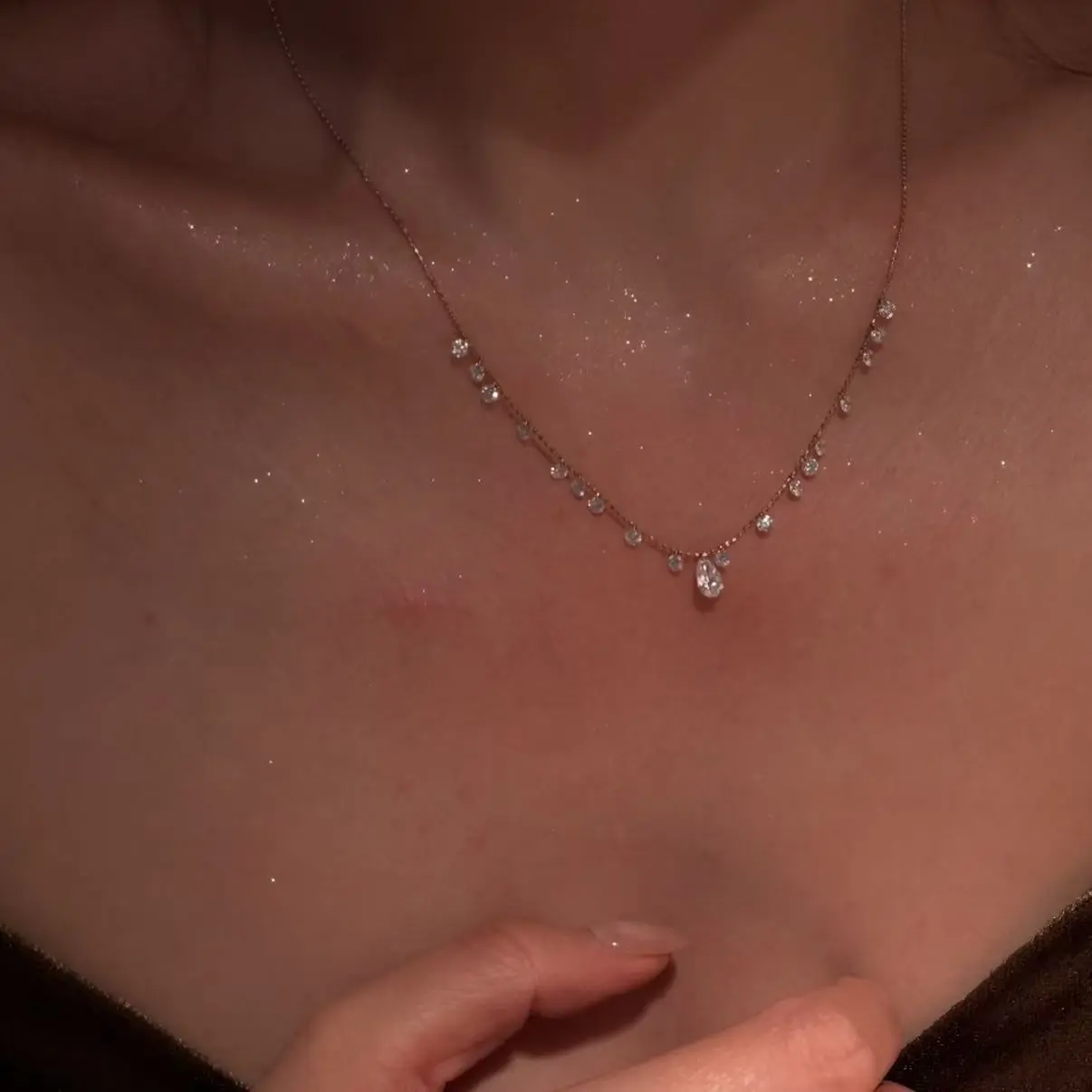 18K lab-grown diamond necklace, pear and round cuts; a fashionable, elegant, understated luxury women’s collarbone necklace