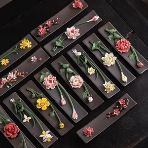 Ceramic Hand-Carved Floral Incense Holder Ornament, Rose And Orchid Aroma Diffuser, Candle Holder, Home Bedroom Desktop Decoration.