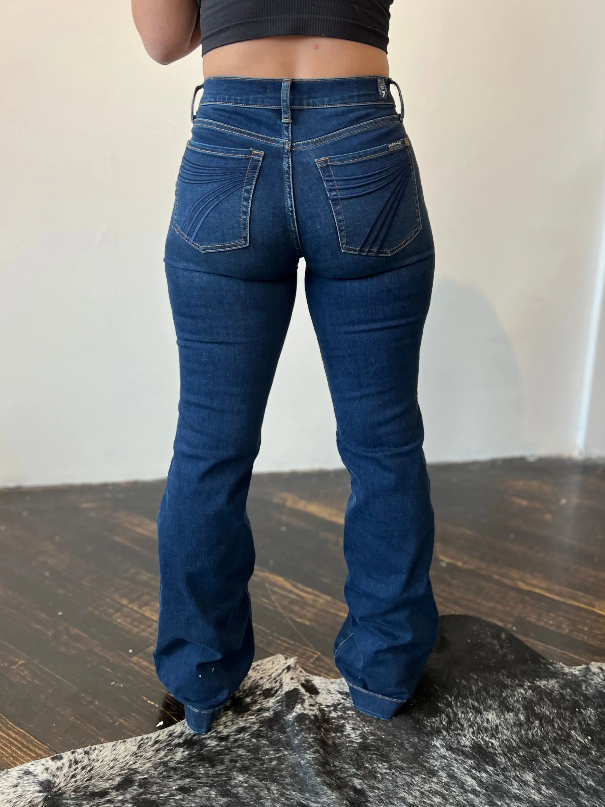 7 For All Mankind Women's Dojo Moreno Trouser Jean, Mid-Rise Flared Bottoms in Faded Stretch Cotton with Silver Button, Women's Clothes, Mid Rise Jeans, Jean Pants