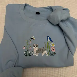 Spring meadow GREY AND WHITE cat embroidered sweatshirt