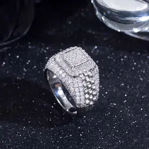 Zircon square ring, classic ring for men and women, suitable for everyday wear and as a gift.