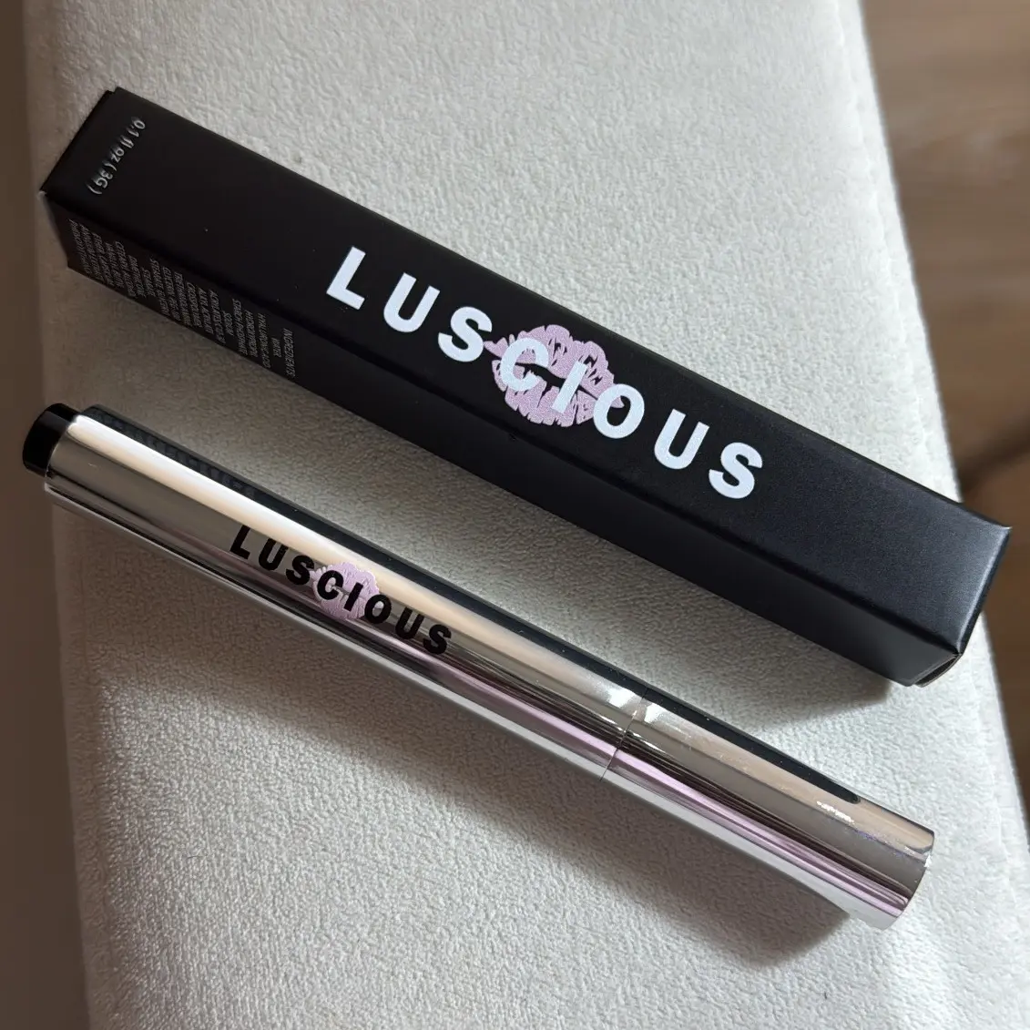 PROXEDURE EXTREME LIP PLUMPER like lip filler