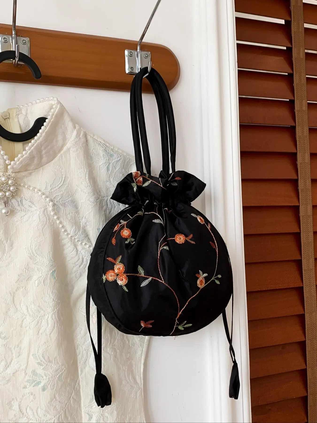 Retro Embroidery Silk Drawstring Handbag, Floral Pattern Storage Bag for Women & Girls, Casual Trendy Versatile High-quality Daily Bag