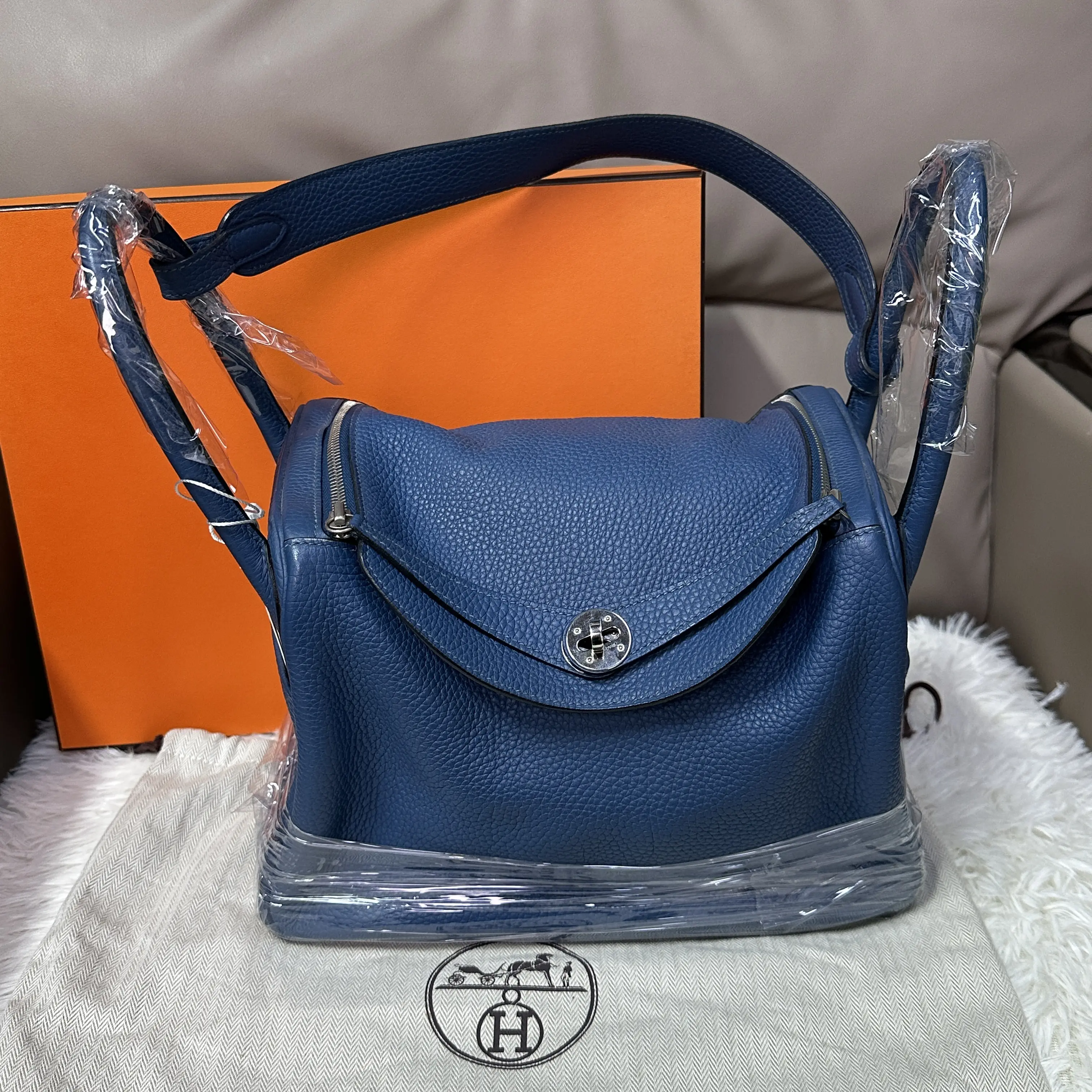 Pre-owned HERMÈS Lindy 30 Silver Buckle Agate Blue (SZ 07496 )