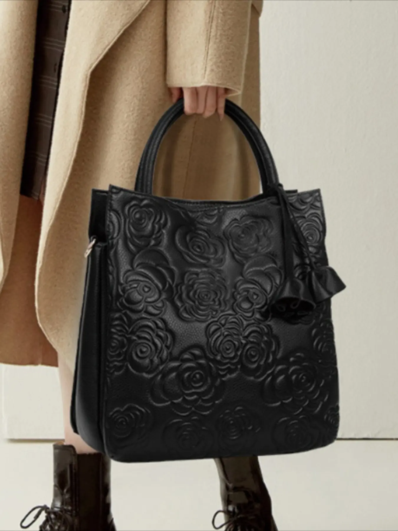 Vintage women's floral embossed handbag with large capacity, vegan leather tote bag, detachable shoulder strap, suitable for daily use and work, Elegant Stylish Purse, Elegant Bags