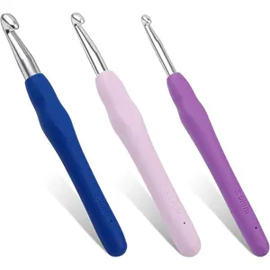 3 Sizes Crochet Hooks Ergonomic Arthritis Handle 5.5 inch Long Beginner's Knitting Needle Soft Smooth Handle DIY Knitting Kit for Knitting Sweaters Scarves and Hats