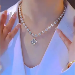 Luxury Four-Leaf Clover Necklace, Chic Crystal Pendant, Minimalist Elegant Jewelry, Fashion Statement Collarbone Chain for Women-DZXL3549