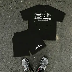 Men’s two-piece outfit with “Heartless Star” print, matching short-sleeve T-shirt and shorts set, casual streetwear style, ideal for everyday wear, urban fashion, Y2K lovers, and weekend activities.