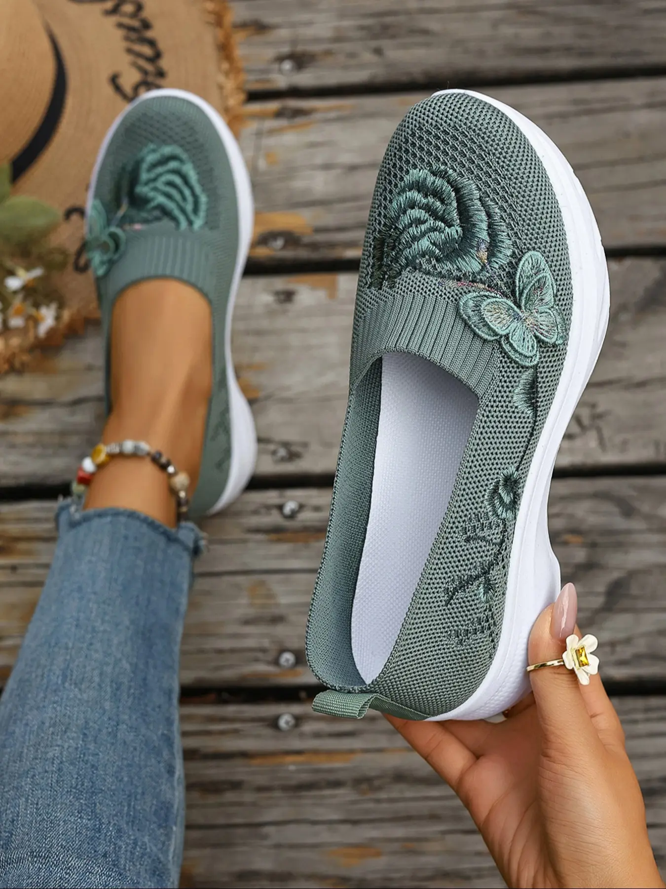 Vintage Embroidered Flyknit Slip-On Casual Shoes, Breathable Non-Slip Flat Walking Shoes with Shock-Absorbing Soft Sole
