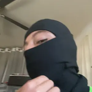 Product Review of Nike Pro Hyperwarm Hood Mask - Warm Convertible Face & Neck Hood with Dri-FIT Tech & Machine Washable Design for Running from M**s G**z