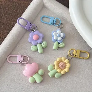 Cute Floral Pattern Keychain Kawaii Set of 1/4Pieces, Resin Flower Design with Lobster Clasp, Ideal Gift for Couples and Best Friends, Cream Color Keyring Accessories