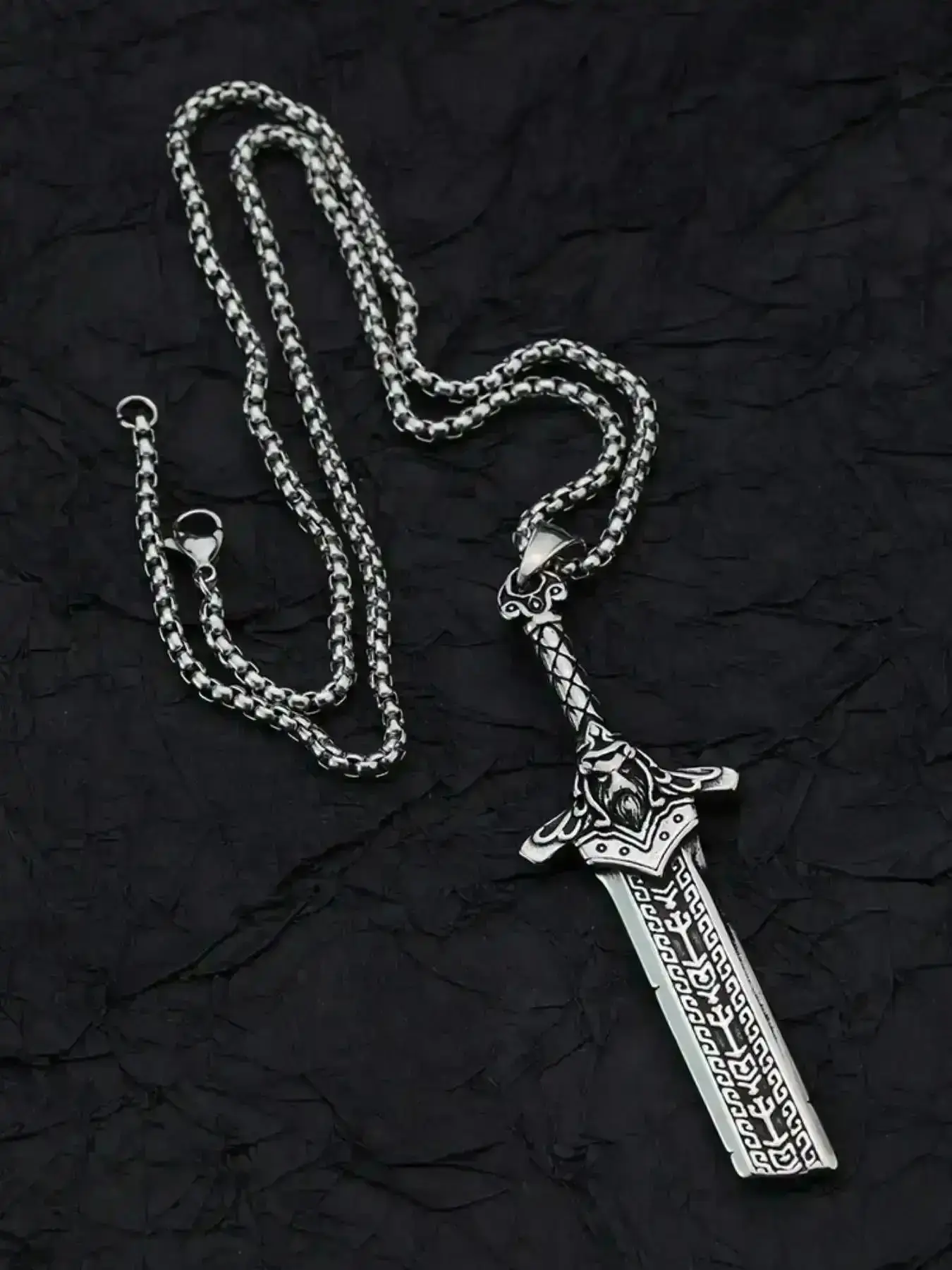Vintage Double-Sided Broken Sword Shaped Pendant Necklace for Men Punk Style Stainless Steel Matching Jewelry Party Gift Daily Clothing Decor Fashion Accessories Chain Glamorous Piece Exquisite Chic Luxury Refined