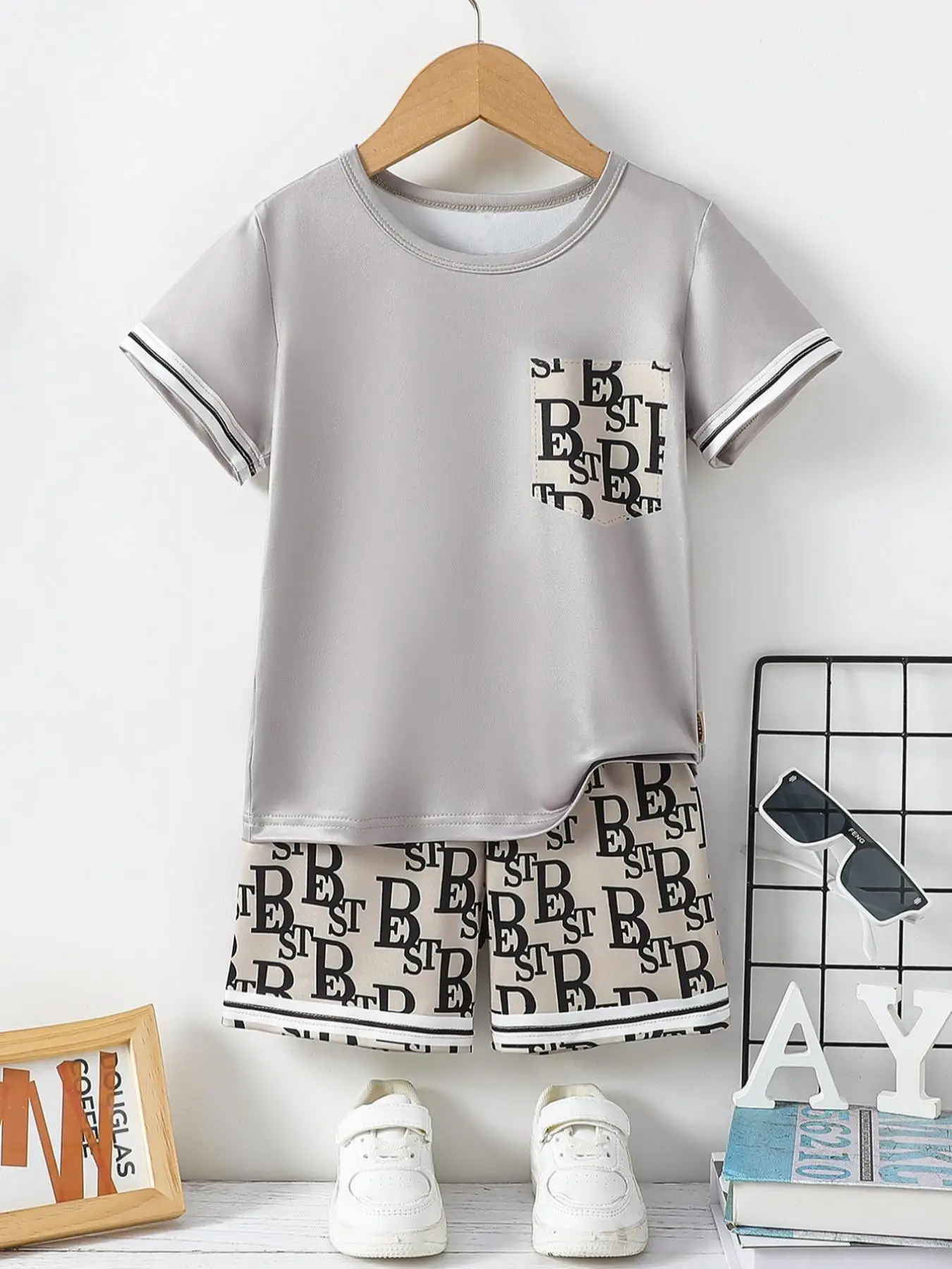 Boy's Letter Print Short Sleeve Tee & Shorts without Shoes, Casual Two-piece Set, Summer Outfits Clothes for Kids