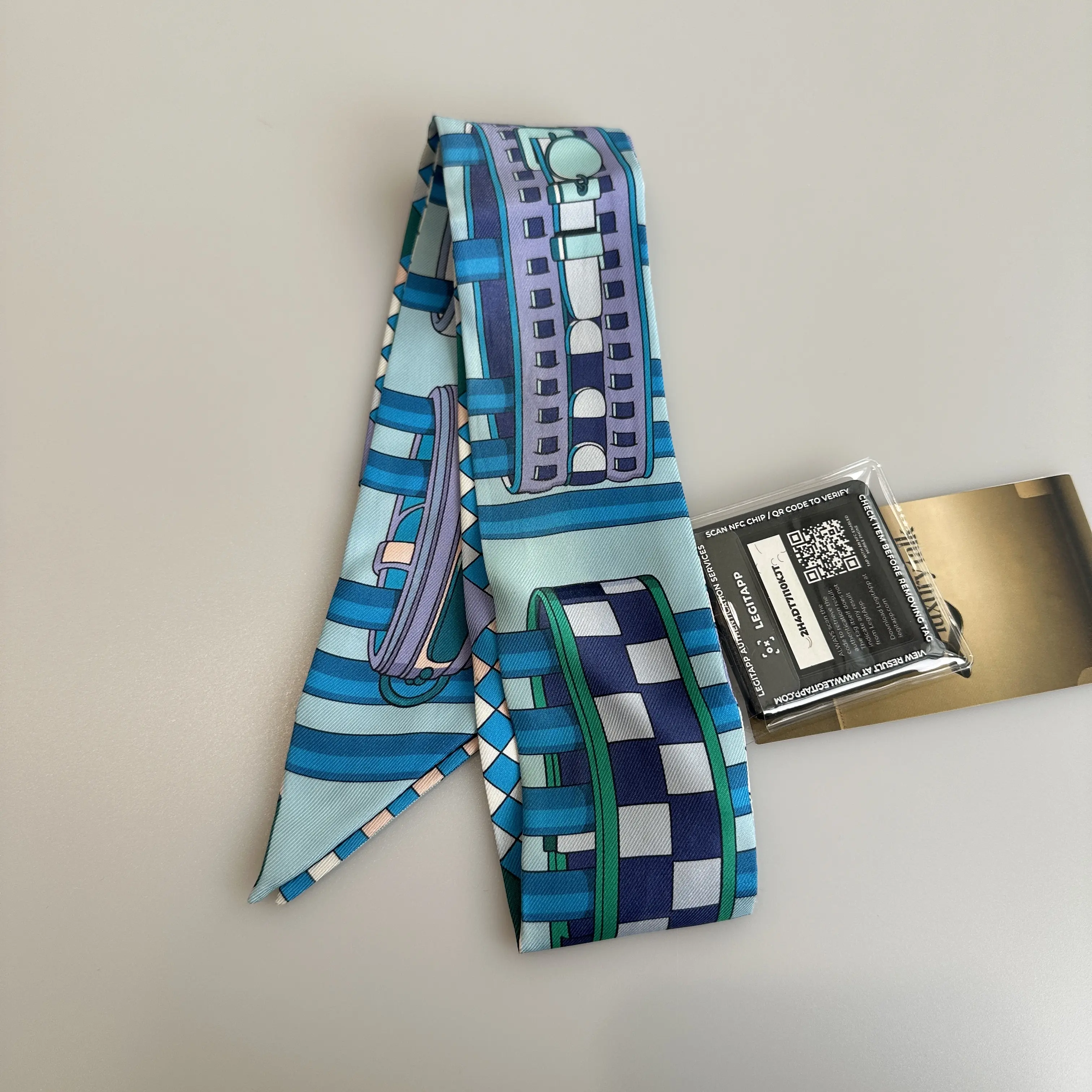 Pre-owned Hermès Twilly Narrow Silk Scarf in Light Blue and Turquoise Contrast 54286087