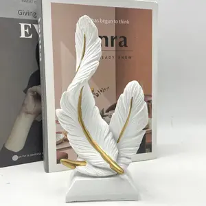 Small niche high-end art feather ornaments, home decor statue, living room foyer, model room, soft decoration, Feather Figurine