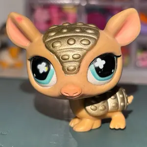 Authentic Littlest Pet Shop #638 Armadillo with Gold Shell and Large Blue Eyes Collectible Toy