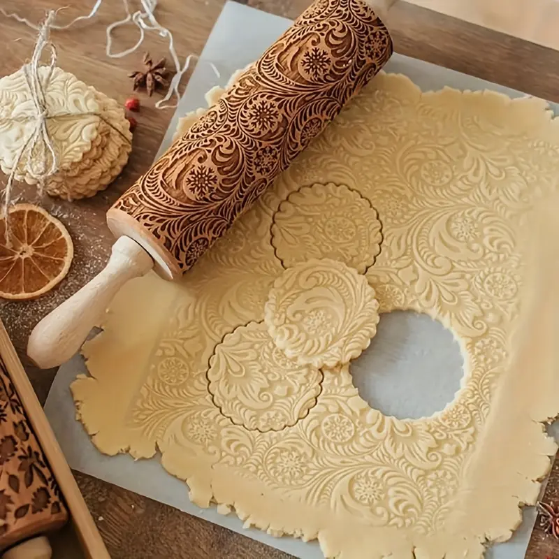 1pc Wooden Rolling Pin with Christmas Snowflake Pattern - Engraved Embossed Cookie Cutters, Ideal for Baking and Kitchen Decor, Perfect Gift for Birthdays, Holidays, and Moving, Festive Kitchen Tool|Decorative Rolling Pin|Durable Rolling Pin