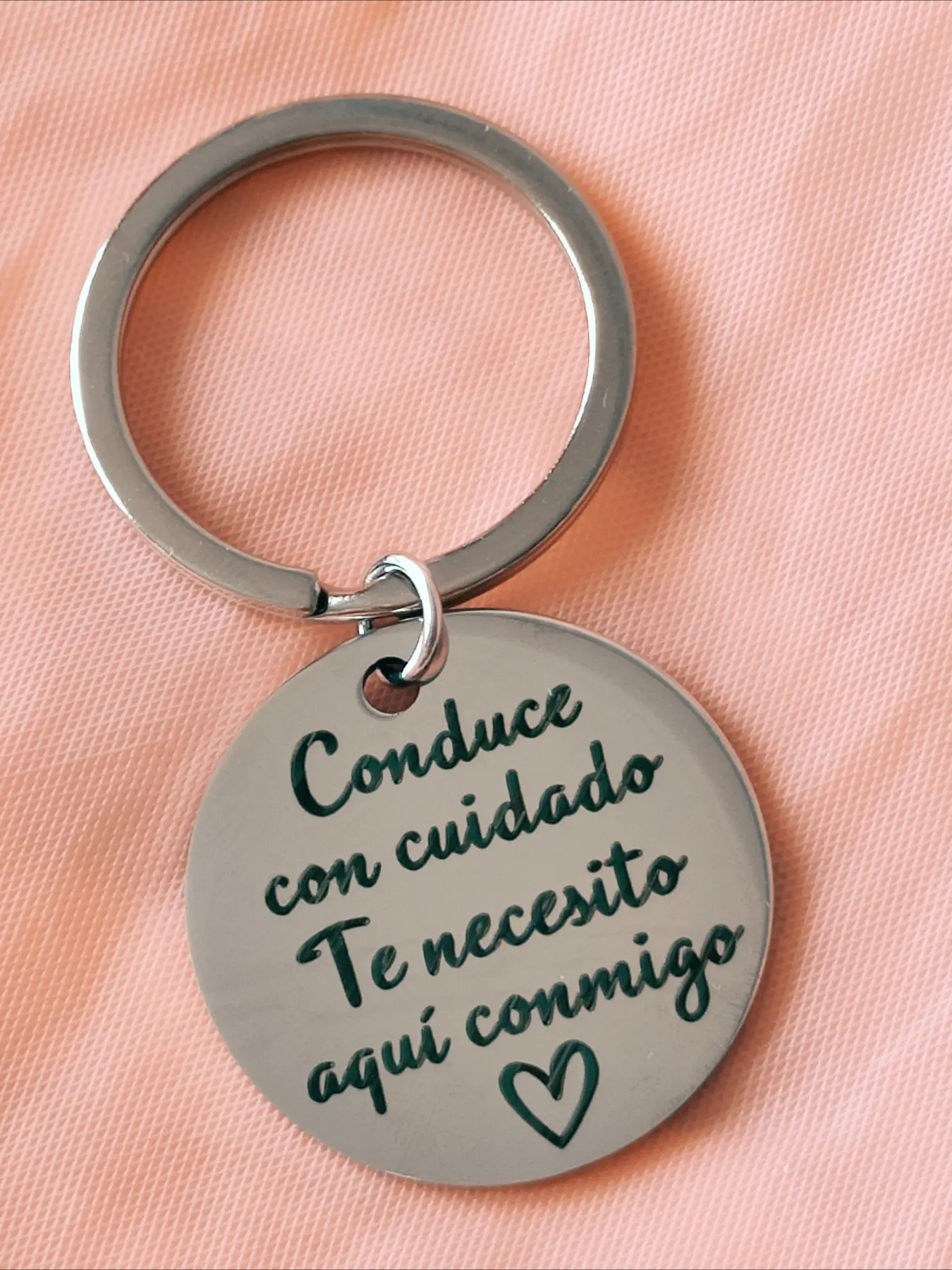 1 Stainless steel "safe driving" keychain, Personalized Heart Tag, engraved with Spanish love messages - an ideal gift for Father's Day, Mother's Day, Valentine's Day, Thanksgiving, and a perfect present for truck drivers