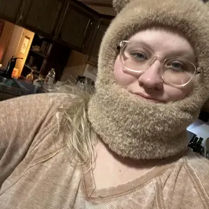 Original design, stylish and cute bear-ear design windproof hat, suitable for winter warmth and protection from the cold, ideal for cyclists. The hat is versatile and suitable for both men and women of all ages, regardless of head circumference