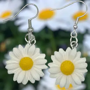 Daisy Floral Earrings - Fun and Stylish Design for Women - Casual Accessory with Metal Coating