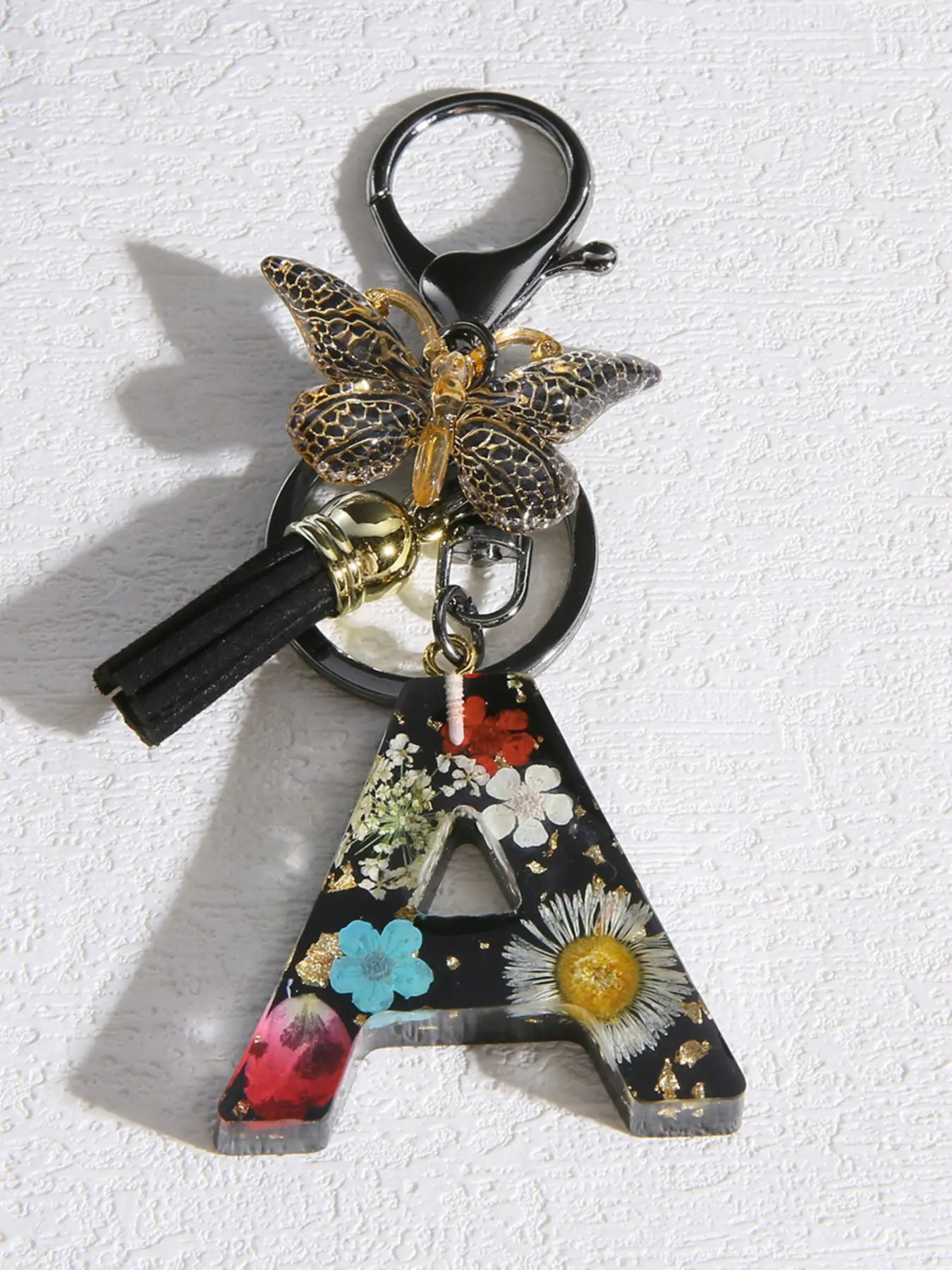 1pc Initial Keychain Pendant Aesthetic Fashion Keychain Creative crystal glue butterfly dried flowers with English letters key ring decorations, Flower letters car backpack hanger gift choice Stylish Keychain, Stylish Keyring