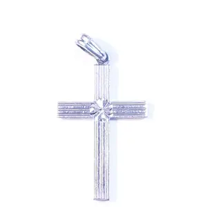 Elegant 10 kt White Gold Cross Pendant