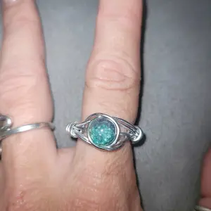 glass bead blue bead ring made with aluminum wire