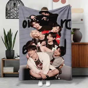 Wanderers Group Photo Stage Display Pattern Printed Flannel Blanket Comfortable Polyester Decor Suitable for Office and Home Lightweight Warm Shawl Perfect for Travel and Pet Companions