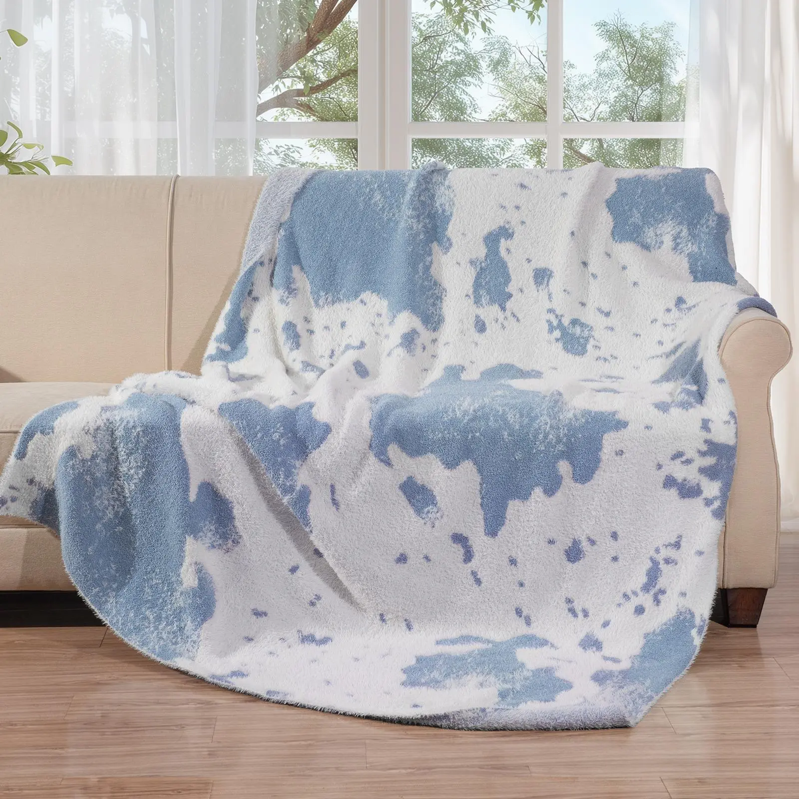 BLUNIQUE Leopard Blanket | Elegant Comfort Ultra Soft Cozy Animal Print Blanket for Couch, Bed, Sofa | Lightweight Western Decor Plush Cheetah Throw | Perfect for Women & Teen Girls, Beige | Father's Day Gift Ideas