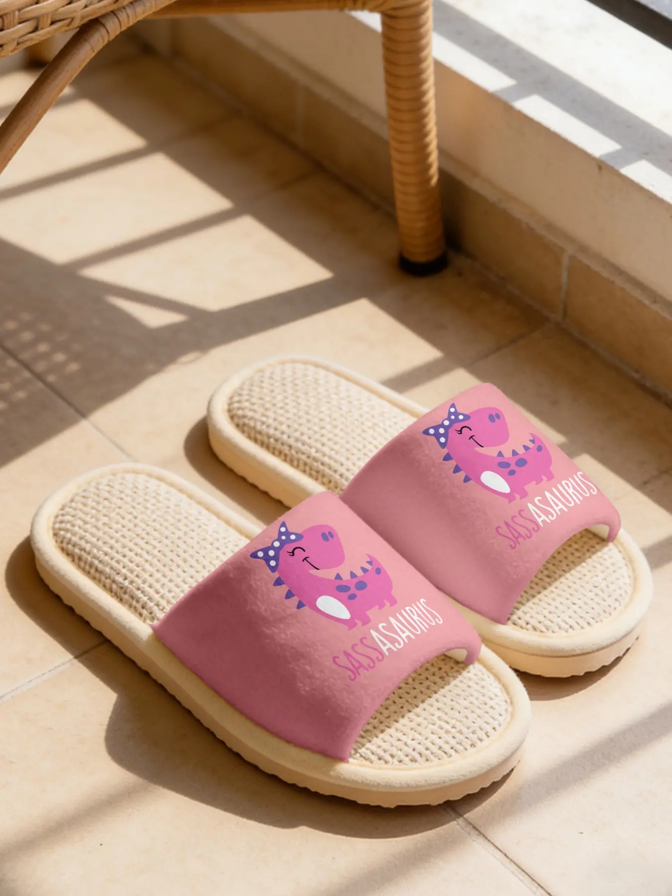 Cartoon Pink Dinosaur Sassasaurus Print Linen Slippers Cloud-Feel Cute Playful Style Must-Have For Daily Commute & Girls With Breathable Non-Slip
