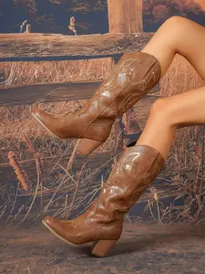 Women's western cowboy boots, Western Embroidered Boots, traditional embroidery, pointy, thick, high-heeled and slim, non-slip and wear-resistant soles, suitable for Bohemian retro music festivals in four seasons