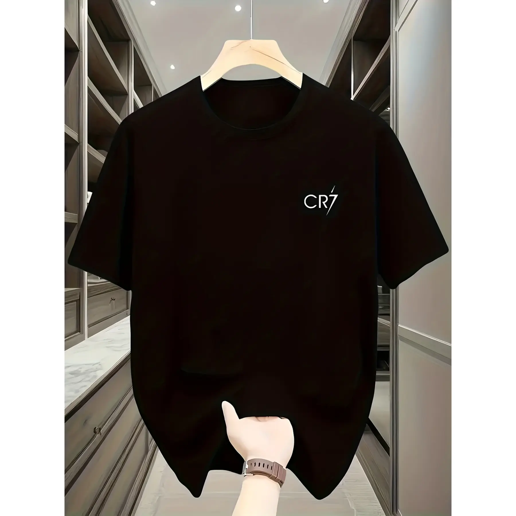 Men's Casual Summer Sports Top - "CR7" Graphic Print, Black Short-Sleeve Seamless Menswear Tee with Golden Accents, Lightweight Polyester-Cotton Fabric, Comfortable Fit for Casual Streetwear Attire