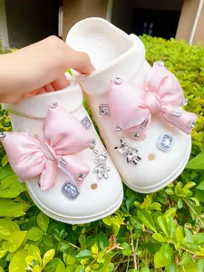 8 Pcs Fashionable Bow Rhinestone Shoe Decor, Shoe Charms, Shoe Decoration Charms, Detachable DIY Shoe Accessories, Perfect for Sandals, Flip Flops, Party Gifts