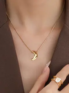 Stainless Steel Waterproof Moon Necklace, Fade-Resistant Fashion Jewelry, Simple Design for Women, Daily Wear Accessory