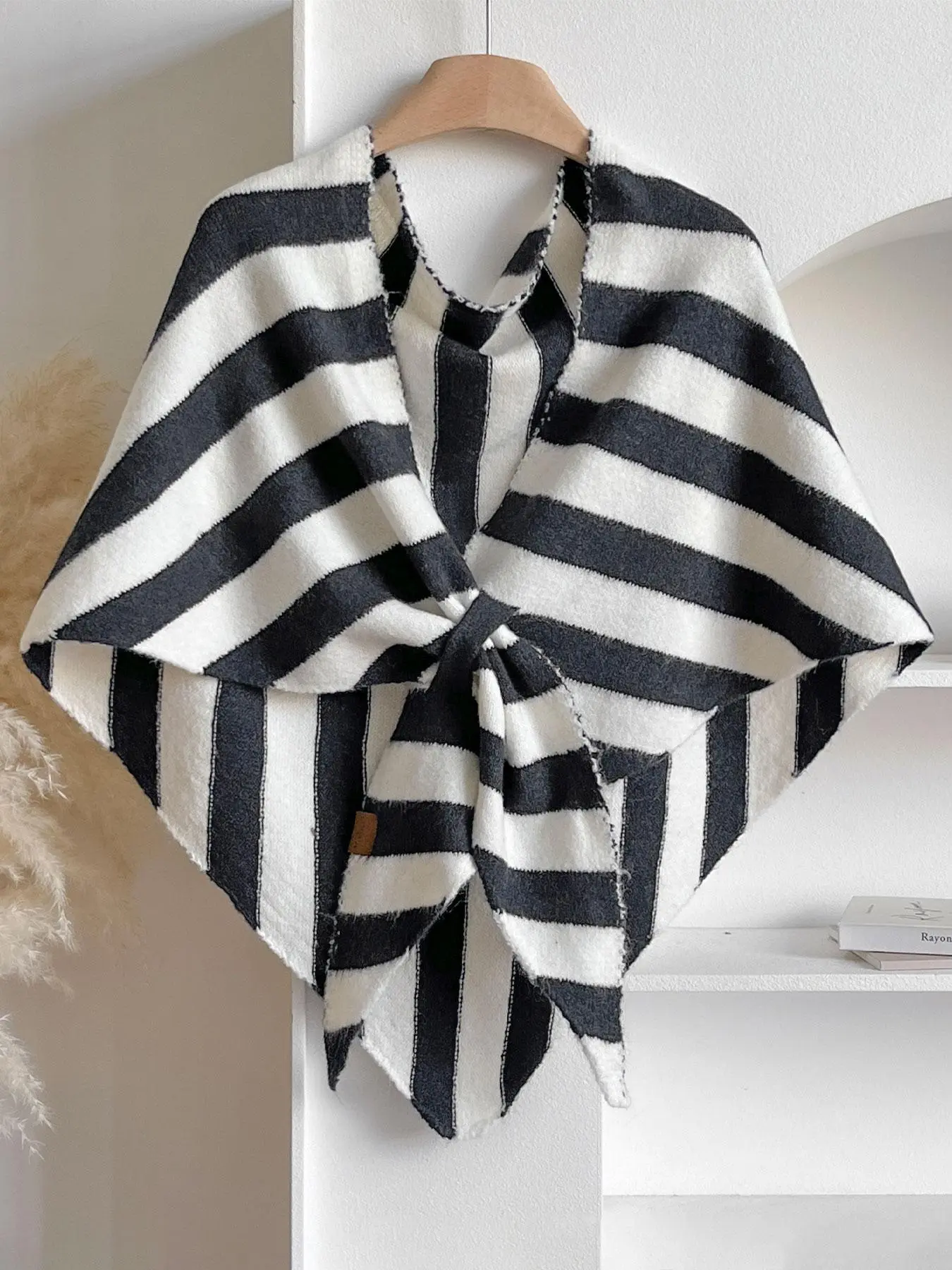 Women's Striped Print Scarf, Blanket Scarf, Neck Scarf, Casual Soft Warm Triangle Shawl, Wrap Shawl for Daily Wear, Fashion Accessories for Women & Girls