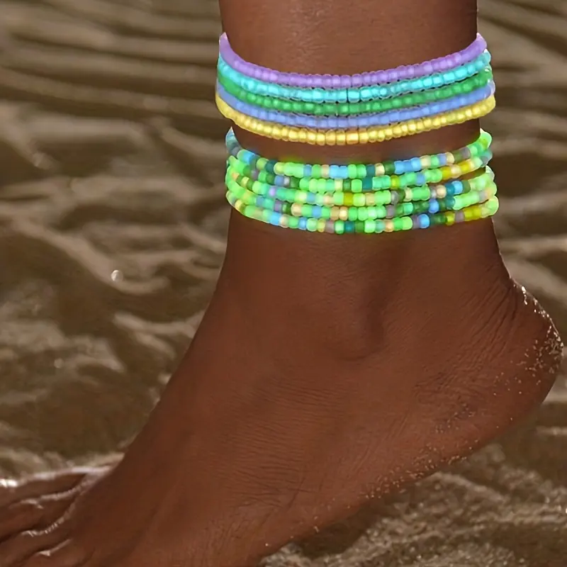 8Pcs/Set Women Luminous Rice Beads Ankle Bracelet Set, Bohemian Luminous Beaded Anklet Set, Colorful Elastic Glow-in-the-Dark Handmade Stackable Foot Chain Set, Multi-layer Women's Beach Party Ankle Chain Jewelry Set Random Colors
