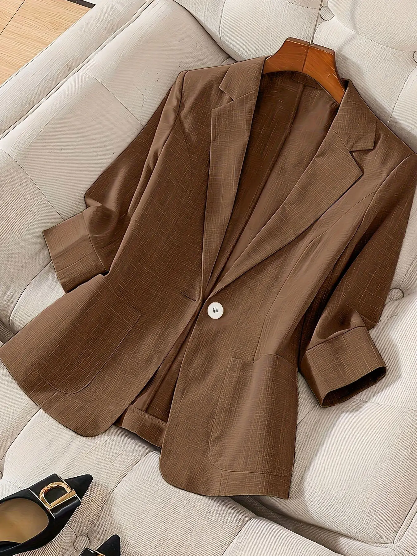 A women's solid color Fitted fashionable lightweight elegant high-end three-quarter sleeve Tailored blazer, Womenswear, suitable for spring and summer, ideal for commuting and daily wear.