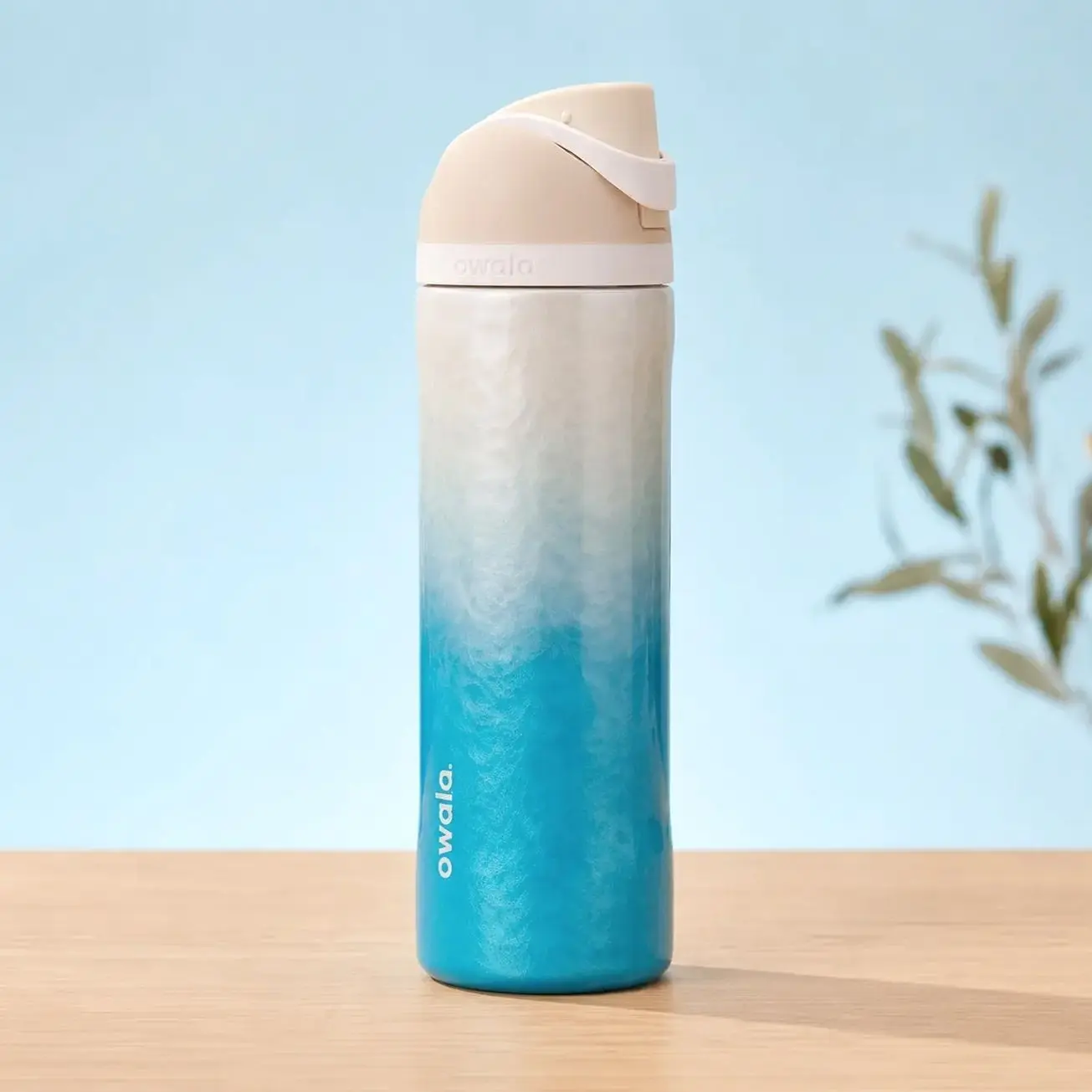 Owala FreeSip 24oz Rolling In Blue Ombre Insulated Stainless Steel Water Bottle with Straw Lid Beach Travel Gym School Tumbler 6QH