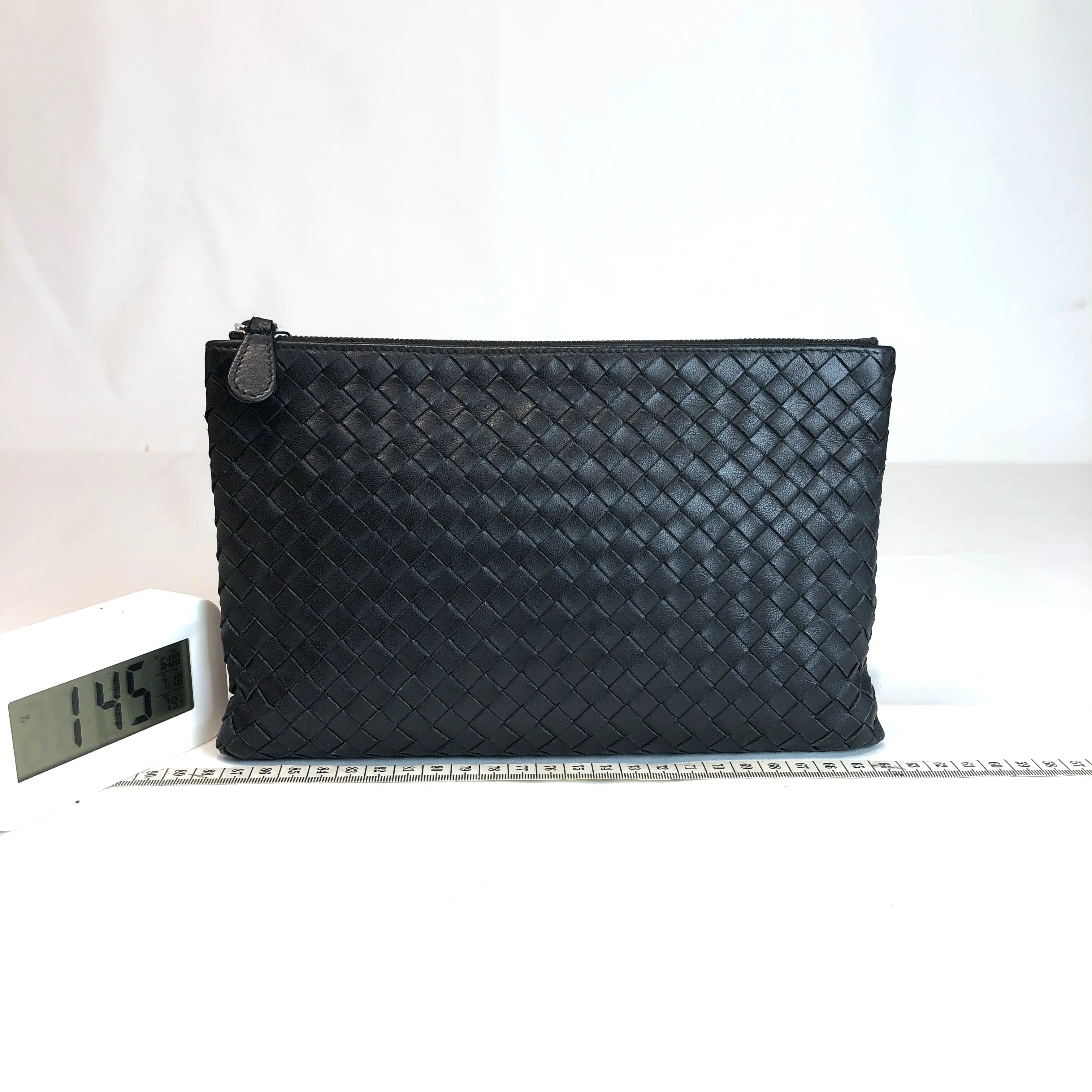Pre-owned BOTTEGA VENETA leather Clutches & Wristlets Large Intrecciato Black Zip Pouch Clutch Bag 001464