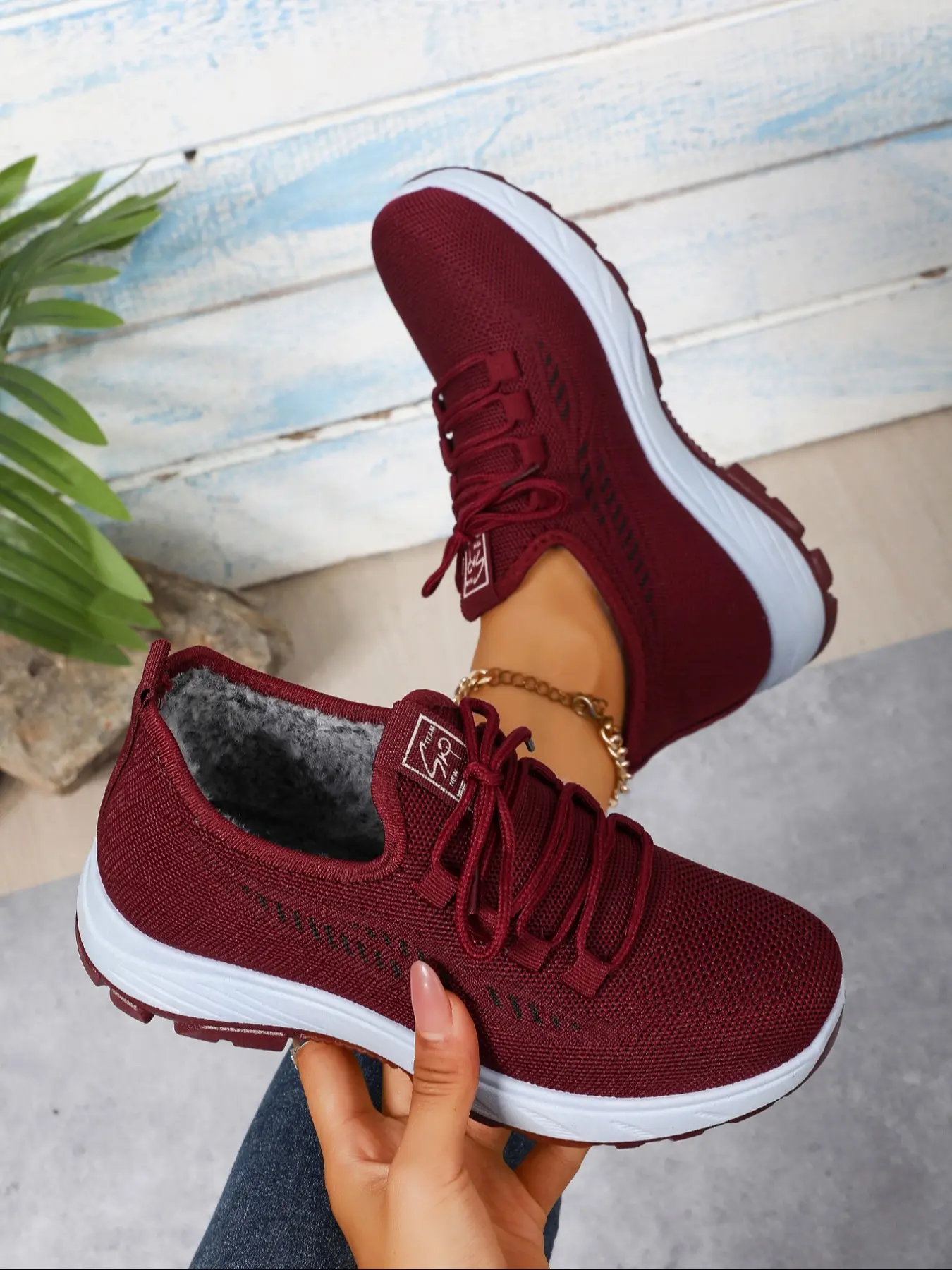 A pair of women's lightweight, thickly insulated casual sports shoes, Footwear Sneakers with a lacing design, soft sole without fatigue feature, suitable for daily wear and outdoor activities in autumn and winter
