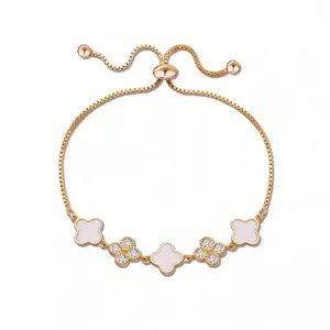 This Korean-style, exquisite and high-end mother-of-pearl flower bracelet exudes a niche and light luxury charm. It is a sweet and versatile accessory for daily use