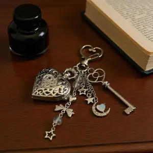 Retro Distressed Heart Pocket Watch Keychain, Punk Sweet Cool Alt Style Bag Pendant for Trendy Outfits