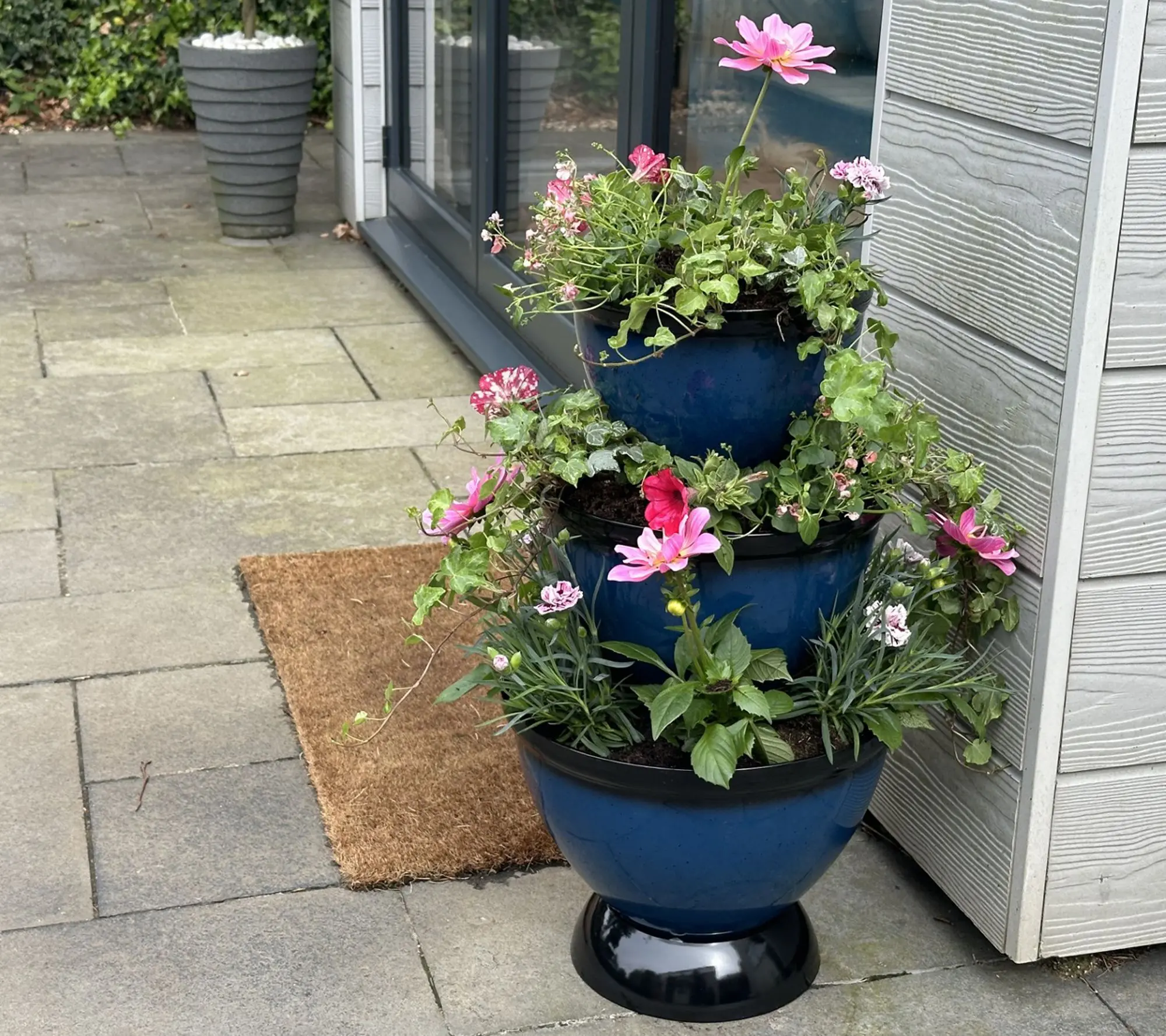 Jennings Faux Ceramic Speckled 3-Stack Planter