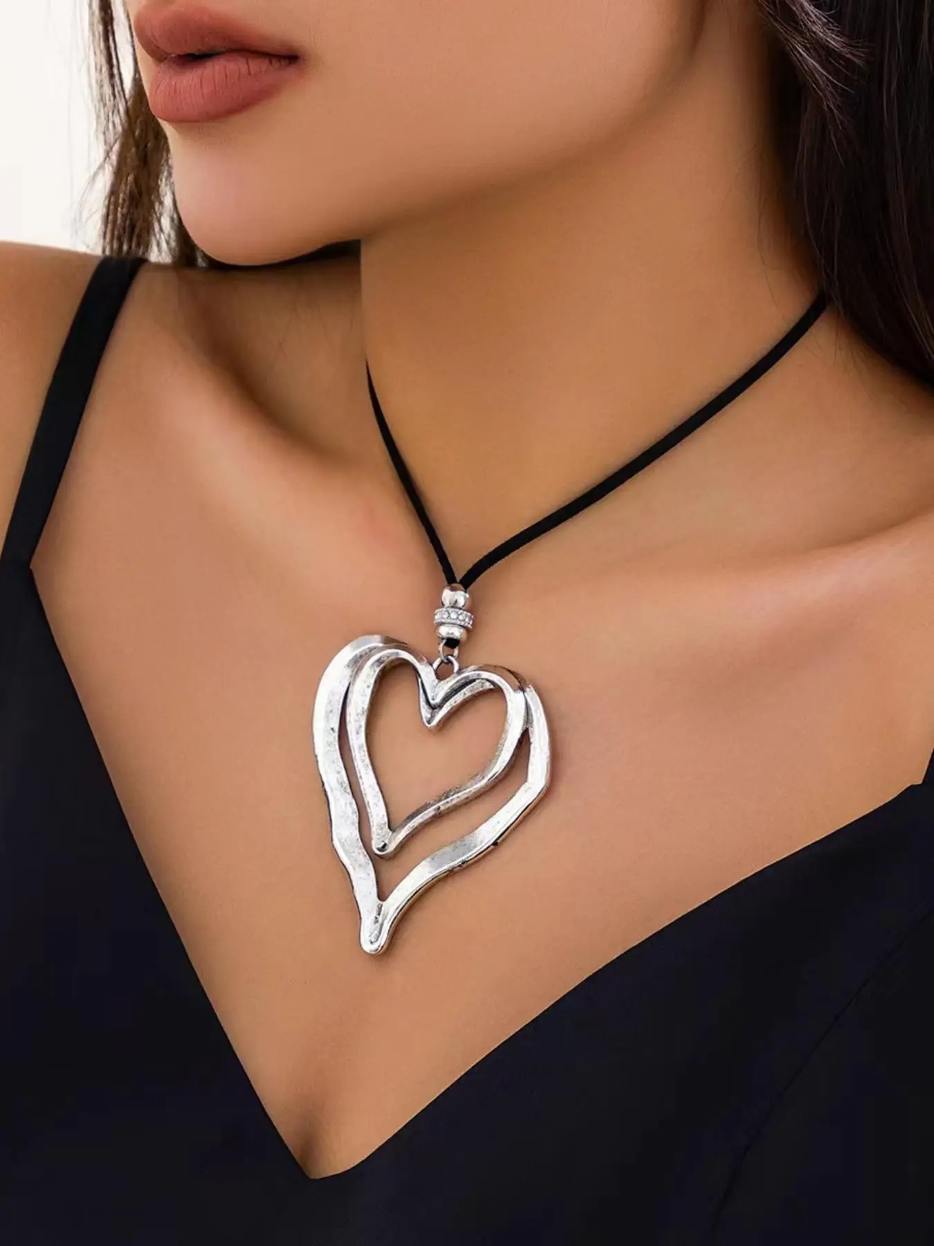 Fashionable Hollow Out Double Layer Heart Design Pendant Necklace, Love Necklace for Women, Minimalist Jewelry for Party, Daily Clothing Decor, Trendy