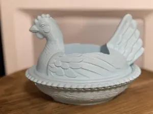 Nesting Hen Foaming soap holder