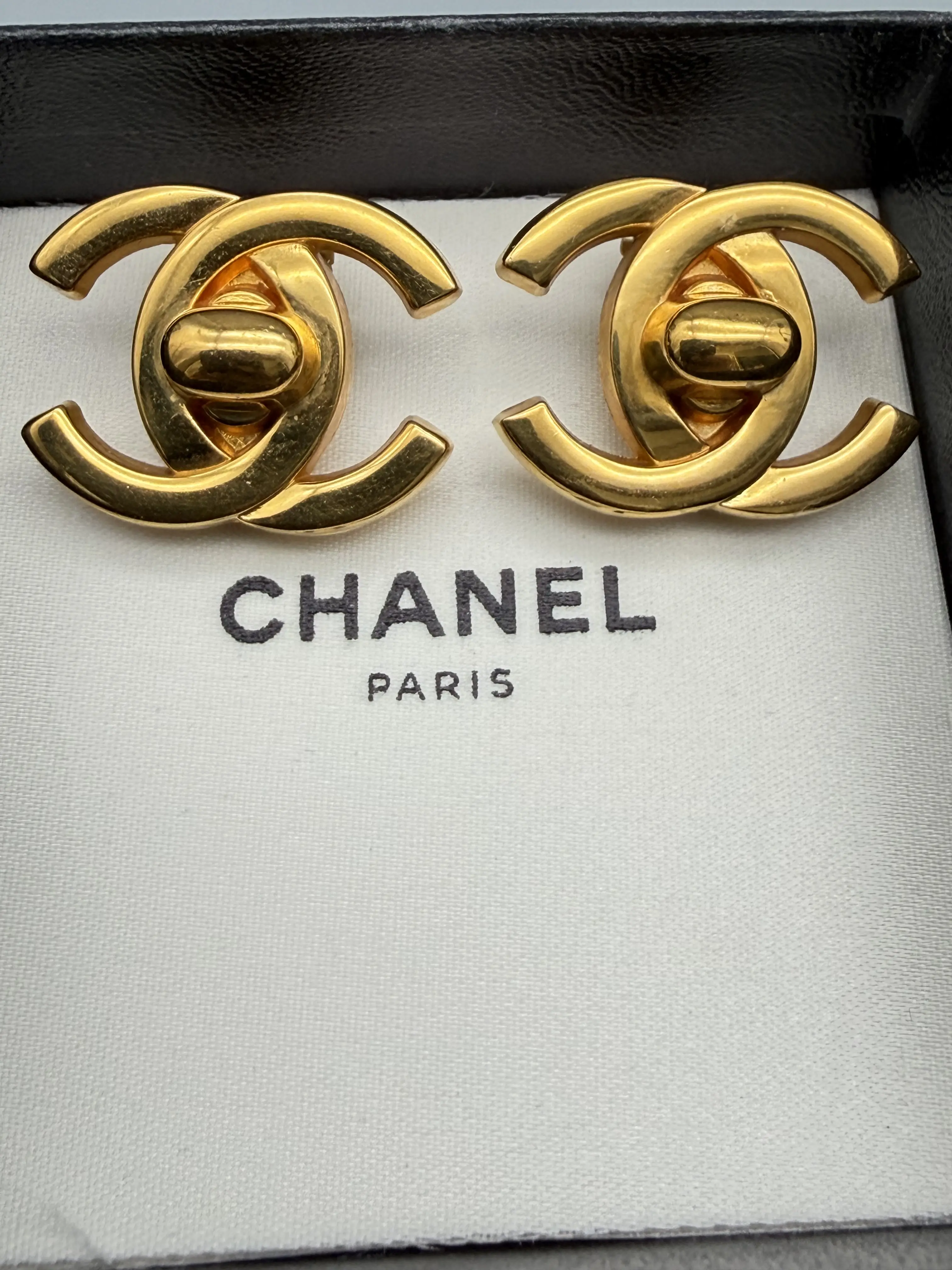 Pre-owned Chanel Turnlock Earrings 95A Gold Plated, GM Size, Women's Elegant Luxury Costume Jewellery, Luxurious Feel, Complements Any Outfit, Ideal for Those Who Appreciate Fine Jewelry