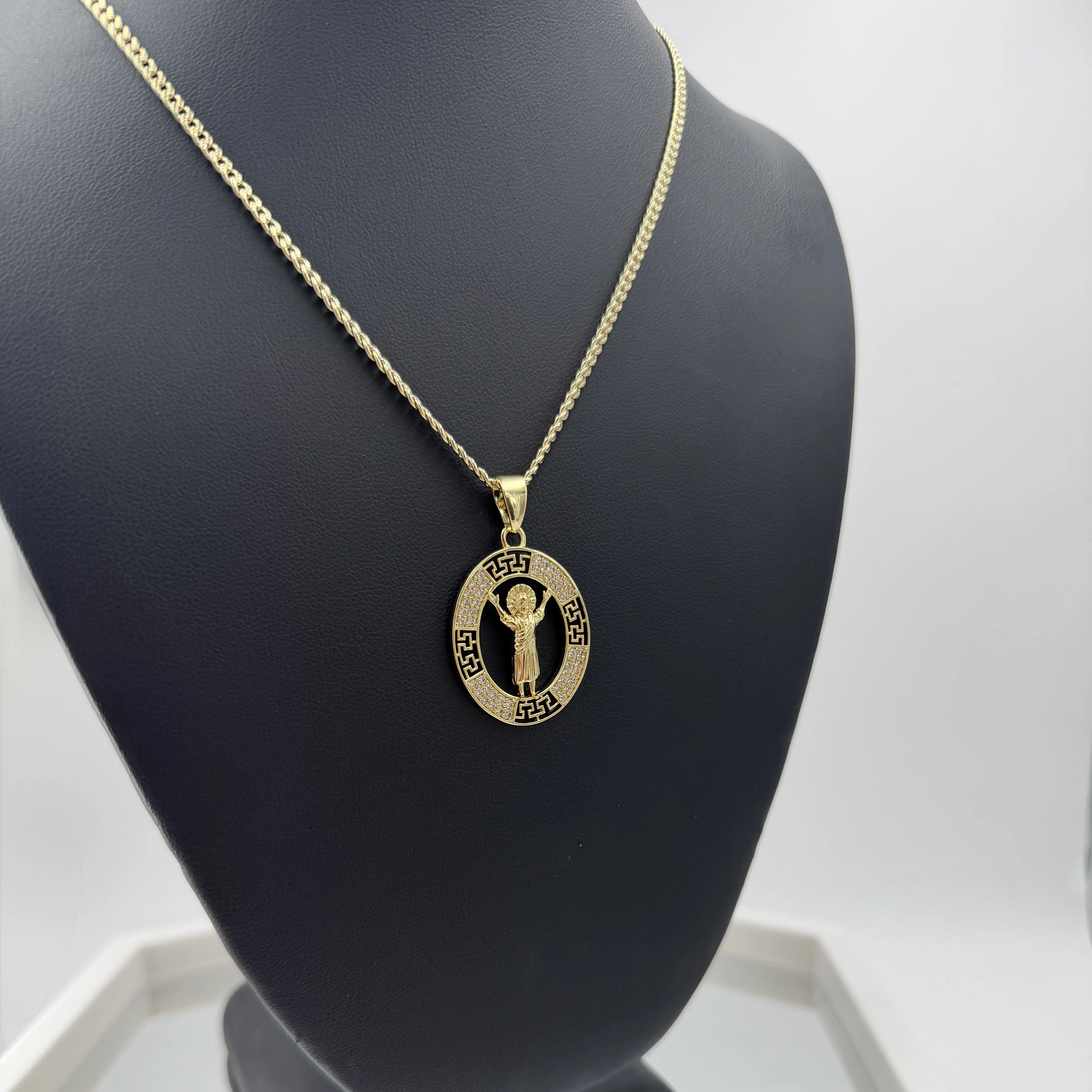 Cadena con dije del divino nino de oro laminado